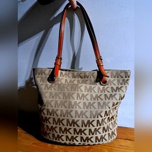 Michael kors monogram shoulder bag